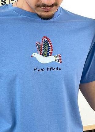 Футболка з принтом маю крила