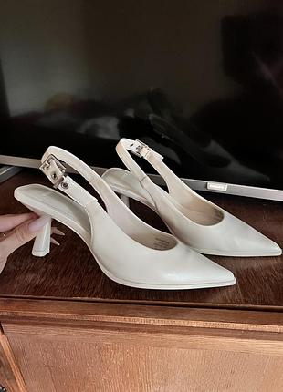 Туфлі bershka collection 2026 size 35 beige
