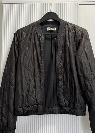 Легкий бомбер vero moda s