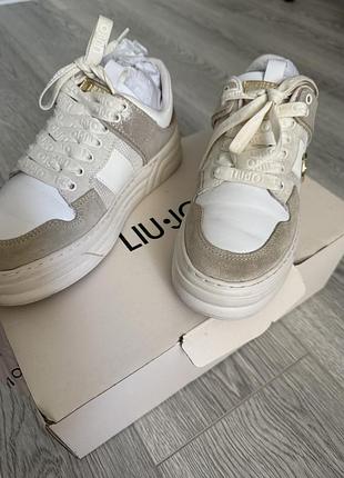 Кросівки, снікерси бренду liujo