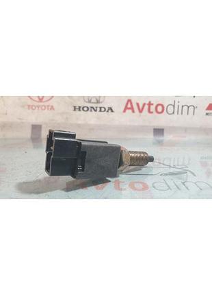 Датчик включения стоп сигнала mb435457 mitsubishi carisma рестайл