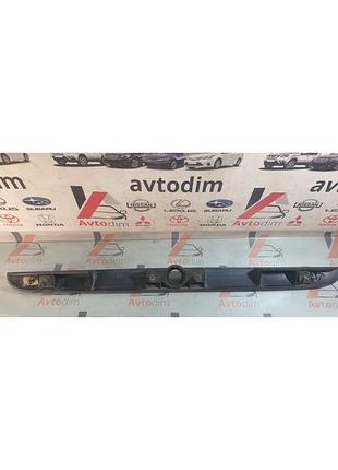 Накладка крышки багажника mr208408 mitsubishi carisma дорестайл