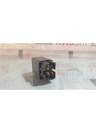 Реле противотуманной фары mb627895 mitsubishi carisma рестайл