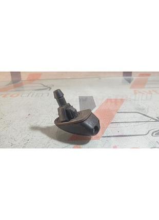 Форсунка омивача заднього скла mb952907 mitsubishi carisma дорестайл