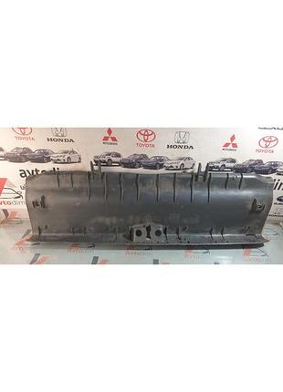 Накладка замка багажника mb947048 mitsubishi carisma дорестайл