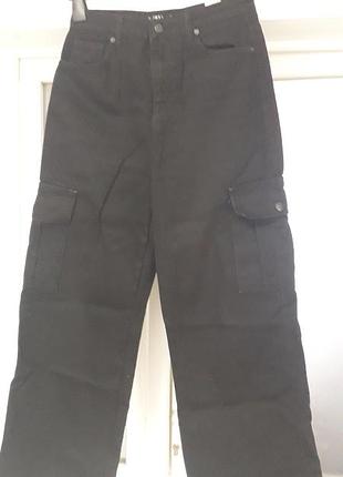 Zeo basic 
38/m/46
жіночі бавовняні  чорні джинси карго
мають 5 кишень +2 кишені накладні по боках 
 лямки для ременя
щільна тканина
дуже хороший стан