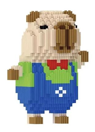 Конструктор magic blocks мультгерои капибара в синем костюмеі 1498 деталей, высота 14 см