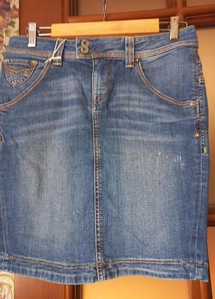 Спідниця жіноча  guess jeans   s
98 % бавовна  2% еластан