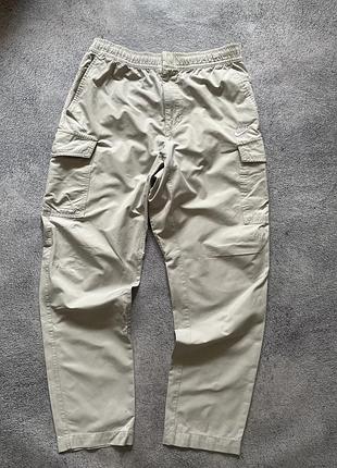 Чоловічі штани карго nike club woven cargo pants світло-бежеві / пісочні