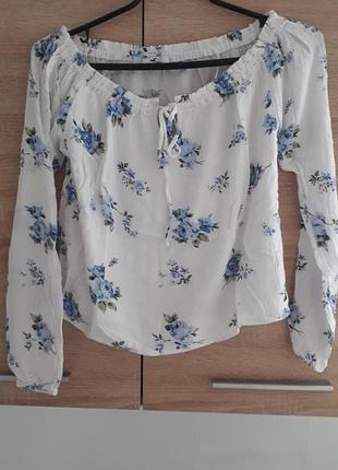 Hollister 
34/xs/44
жіноча блуза топ довгими рукавами в квітковий  принт
100% бавовна
ідеальний стан
