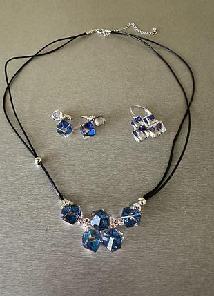 Комплект з кристалами swarovski.