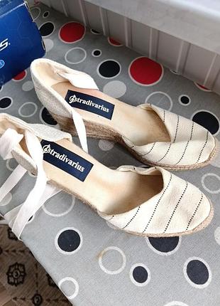 Босоножки stradivarius