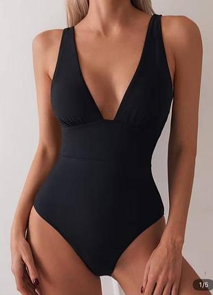Чорний суцільний купальник розмір l
