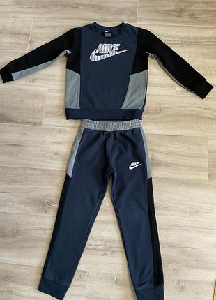 Костюм спортивний утеплений nike 6-7 років