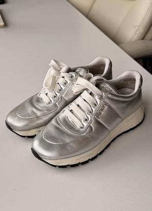 Продам кросівки prada, оригінал. 35 розмір ( але йде на 36)