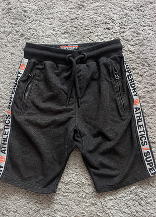 Шорты superdry, size s (может быть на м), состояние отличное, полупояс резинка 38-46, бедра 58 длина 50 ширина штанины 24