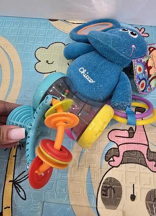 Розвиваючий лот 0+: м'яка підвіска-слоненя chicco з прорізувачами + брязкальця-маракаси