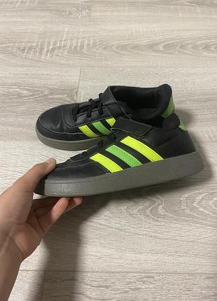 Дитячі кросівки adidas 32р