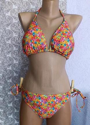 Яскравий купальник у квітковий принт від primark.