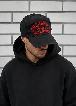 Кепка від бренду dsquared2