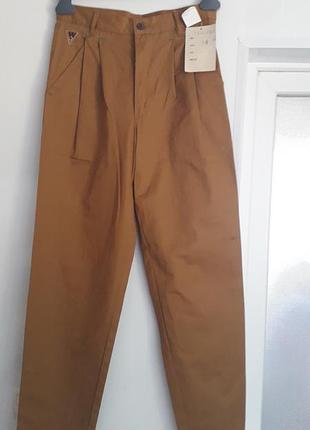 Weiper 
38/m/46
женские брюки бананы терракотового цвета
имеют боковые карманы и лямки для ремня
высокая посадка 
плотный 100% хлопок
итальялия
новые