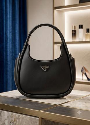 Жіноча сумка в стилі prada чорного кольору невеликого розміру стильна