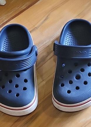 Детские шлепки crocs