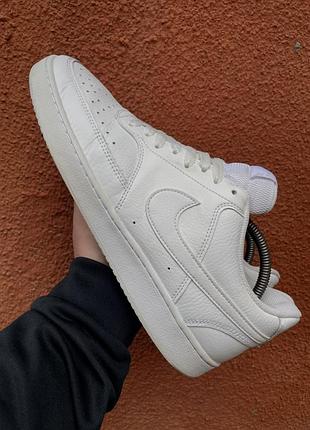 Оригінальні чоловічі кросівки nike court vision low next nature 43-44 28 см білого кольору
