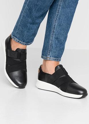 Жіночі кросівки clarks