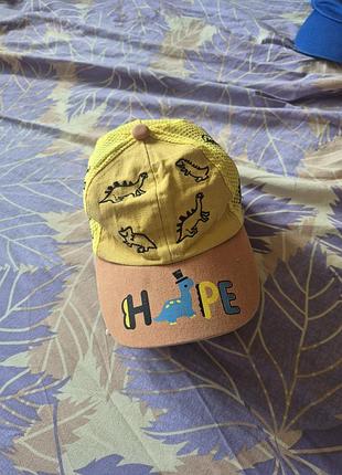 Желтая детская бейсболка с принтом динозавров и надписью "hope"