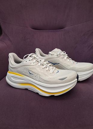 Кроссовки hoka bondi 9.
некоторые, очень мягкие и комфортные, обеспечивая отличную амортизацию. подойдут для бега длительных прогулок и ежедневной носки