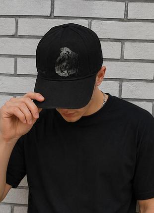 Бейсболка від бренду lonsdale