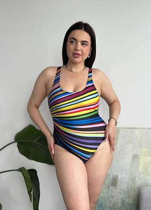 Яскравий суцільний купальник plus size