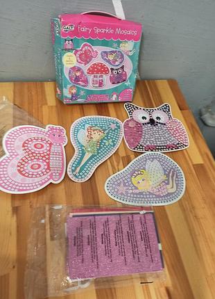 Набір для творчості galt fairy sparkle mosaics для створення блискучих мозаїчних картин із феями та їхніми друзями