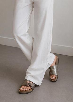 Шльопанці від бренду birkenstock