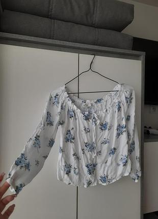 Нежная блузка hollister с открытыми плечами в цветочный принт (100% вискоза)