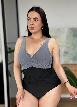 Чорний в полоску суцільний купальник plus size з утяжкою