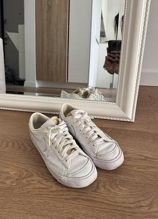 Nike blazer low короткі білі кеди