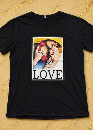 Чорна футболка з написом love