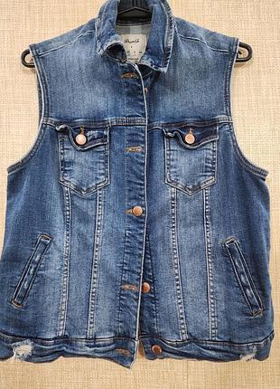 Продам джинсовую жилетку denim