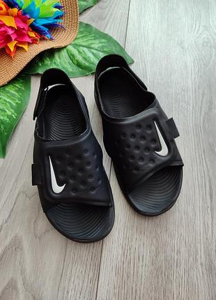 Сандалии nike sunray adjust 5 черного цвета с белым логотипом swoosh и регулируемыми ремешками на липучках 31 размер