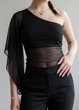 Асимметричний топ bershka