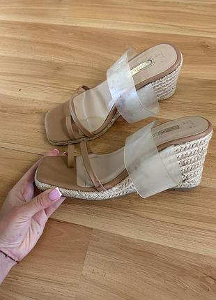Босоніжки на платформі primark
