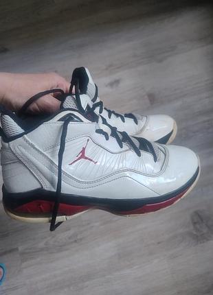 Кроссовки nike air jordan b'mo белые лаковые
