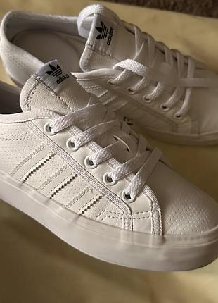 Кросівки adidas