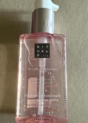Живильне мило для рук rituals the ritual of sakura hand wash 110мл