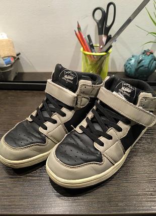 Ботинки серо черные мальчишки 22,5 см стелька