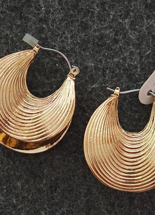 Серьги женские mango
новые
аксесуари на літо