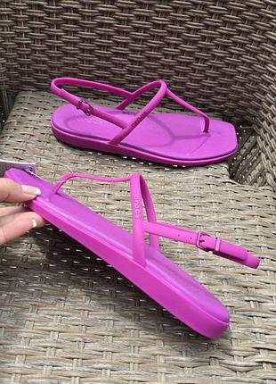 Босоножки #crocs miami flip flops. 
цвет grapeberry. 
#w7-37/38
#w8-38/39
#w9 -  39/40