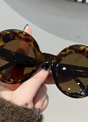 Стильные солнцезащитные очки унисекс
